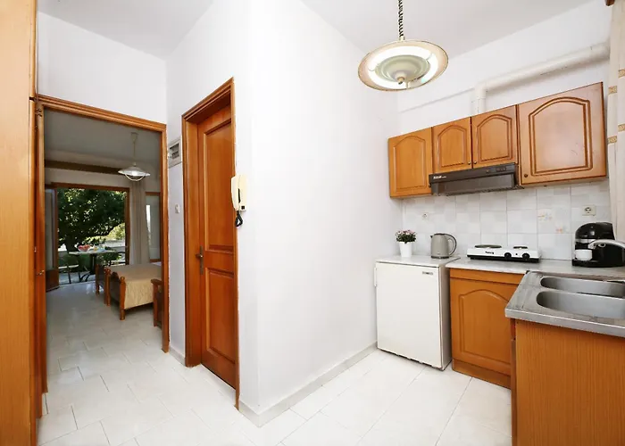 Okeanis アパート カラ・ネラ