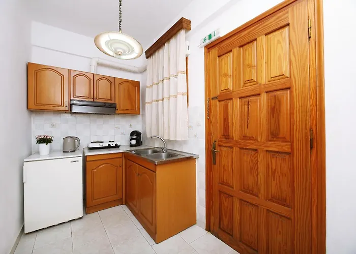 Okeanis カラ・ネラ