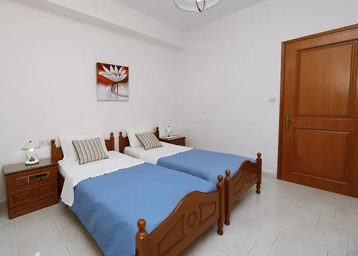 アパート Okeanis カラ・ネラ